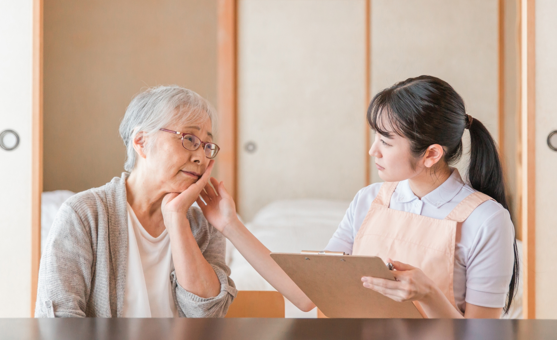 歯科往診は保険で受診ができます。